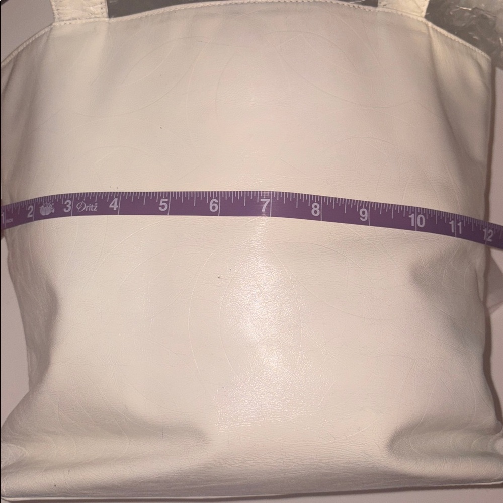 Chanel leather White Women's Tote Bag - Picture 5 of 16